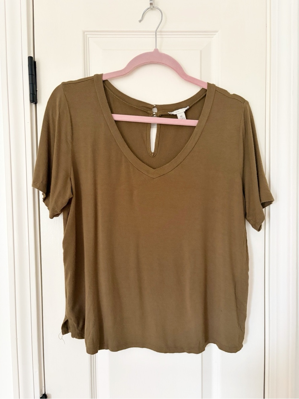 Women’s medium Olive V-Neck Short Sleeve Top rayon and spandex
